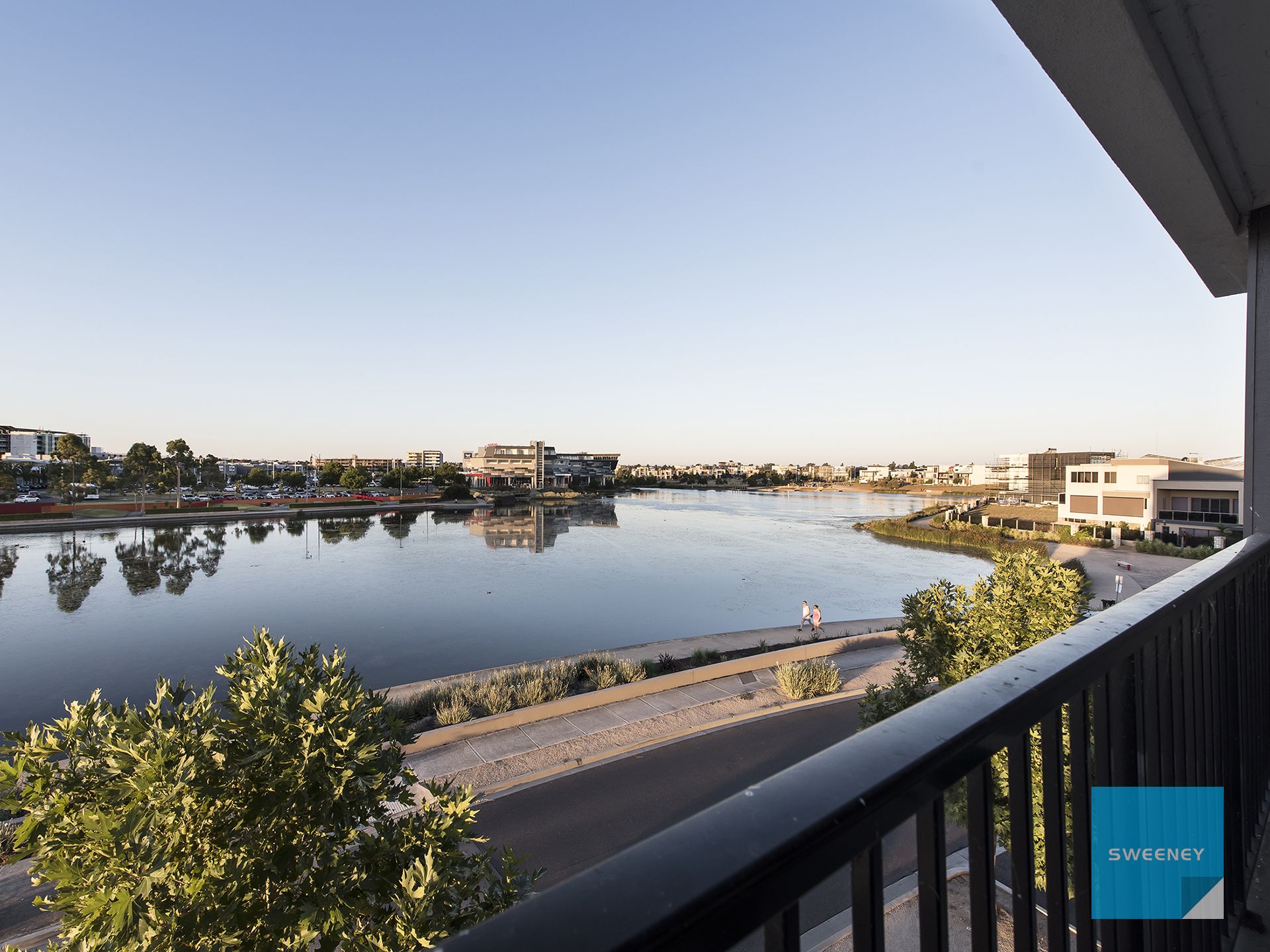 15/76 The Esplanade, CAROLINE SPRINGS Sweeney Estate Agents