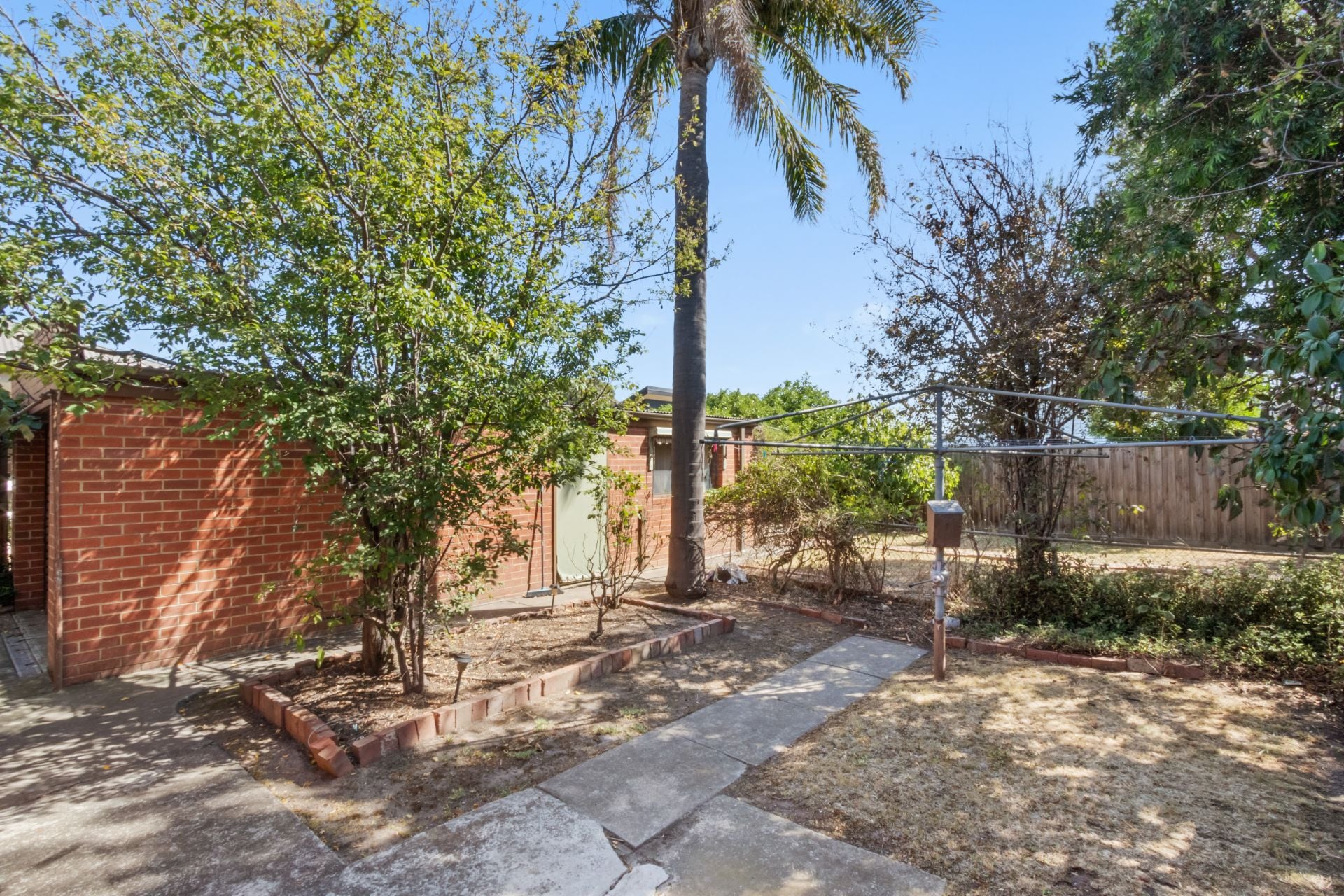 Neat And Tidy Home With Lots Of Room