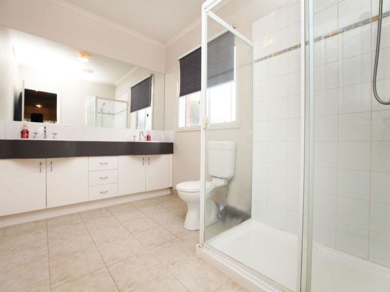 9 Dobell Crescent, Caroline Springs - Thumbnail 8