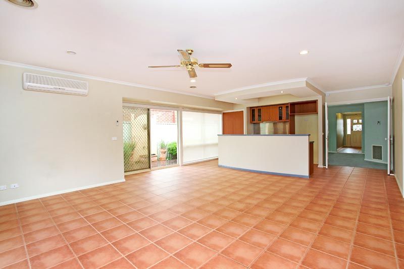 27 Herrington Turn, Caroline Springs - Thumbnail 5