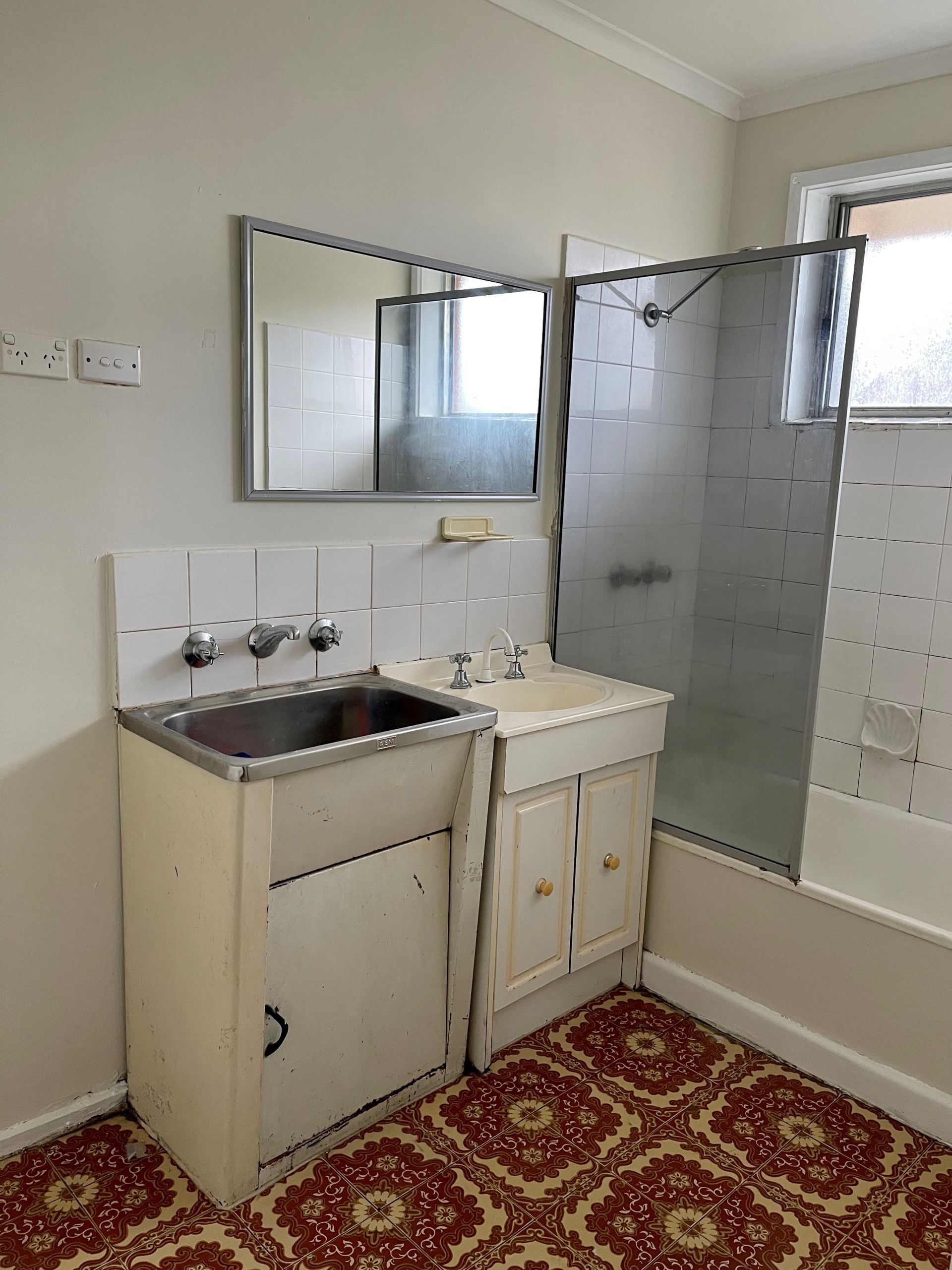 IDEALLY LOCATED TWO BEDROOM UNIT