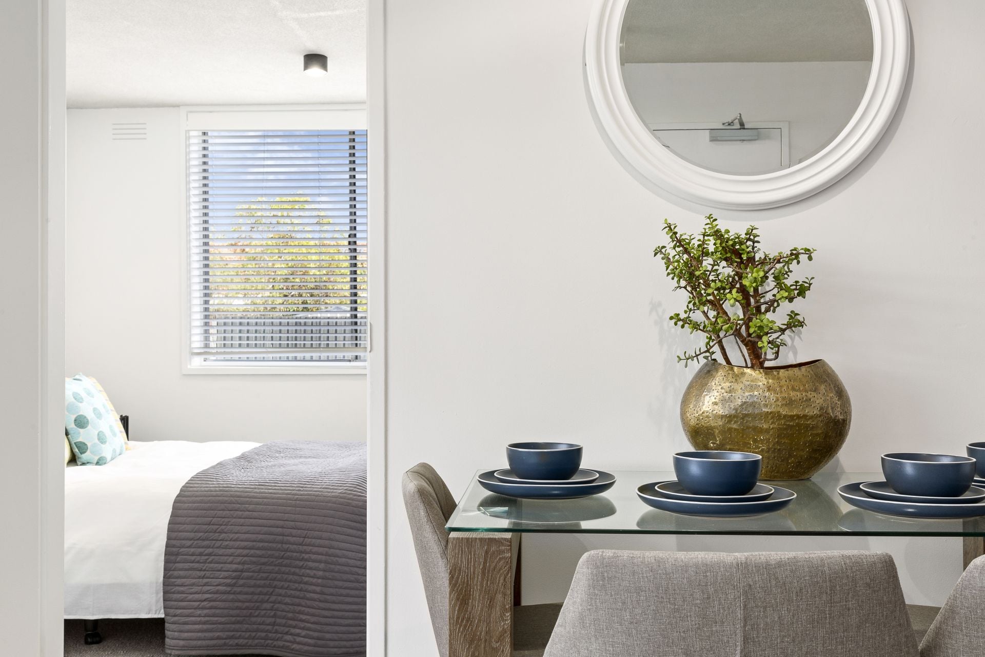 Modern & Bright Ground Floor Apartment with Courtyard!!