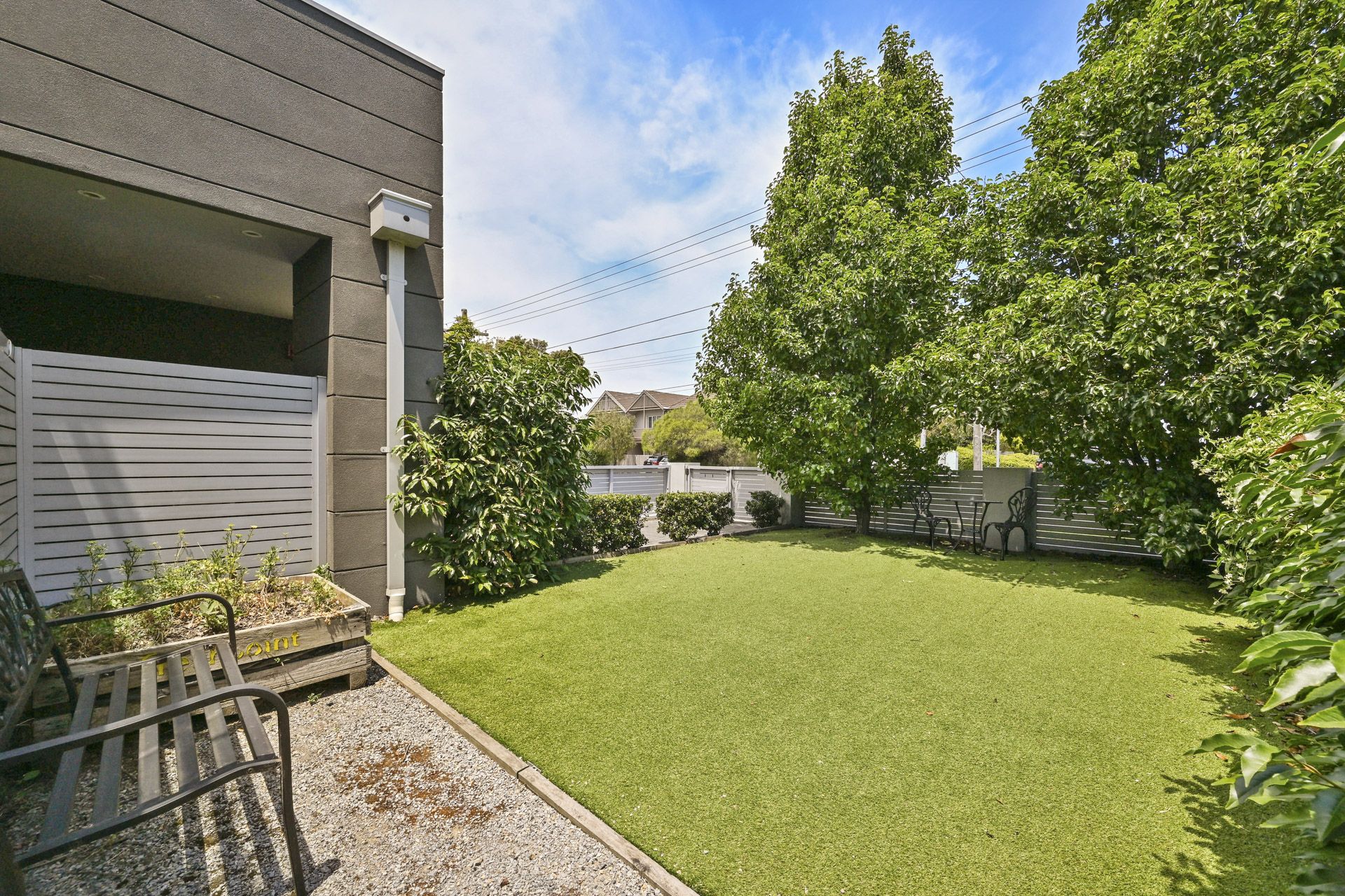 Stunning Centrally Located Apartment!