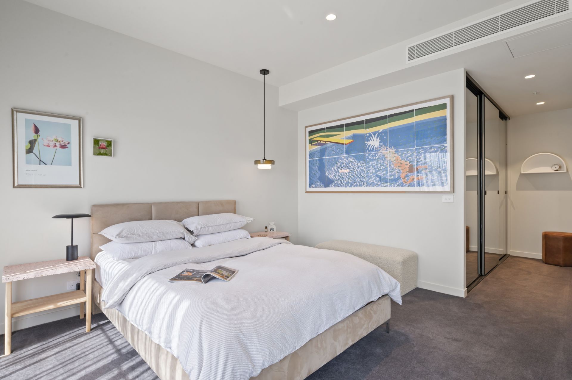 LUXURY LIVING APARTMENT