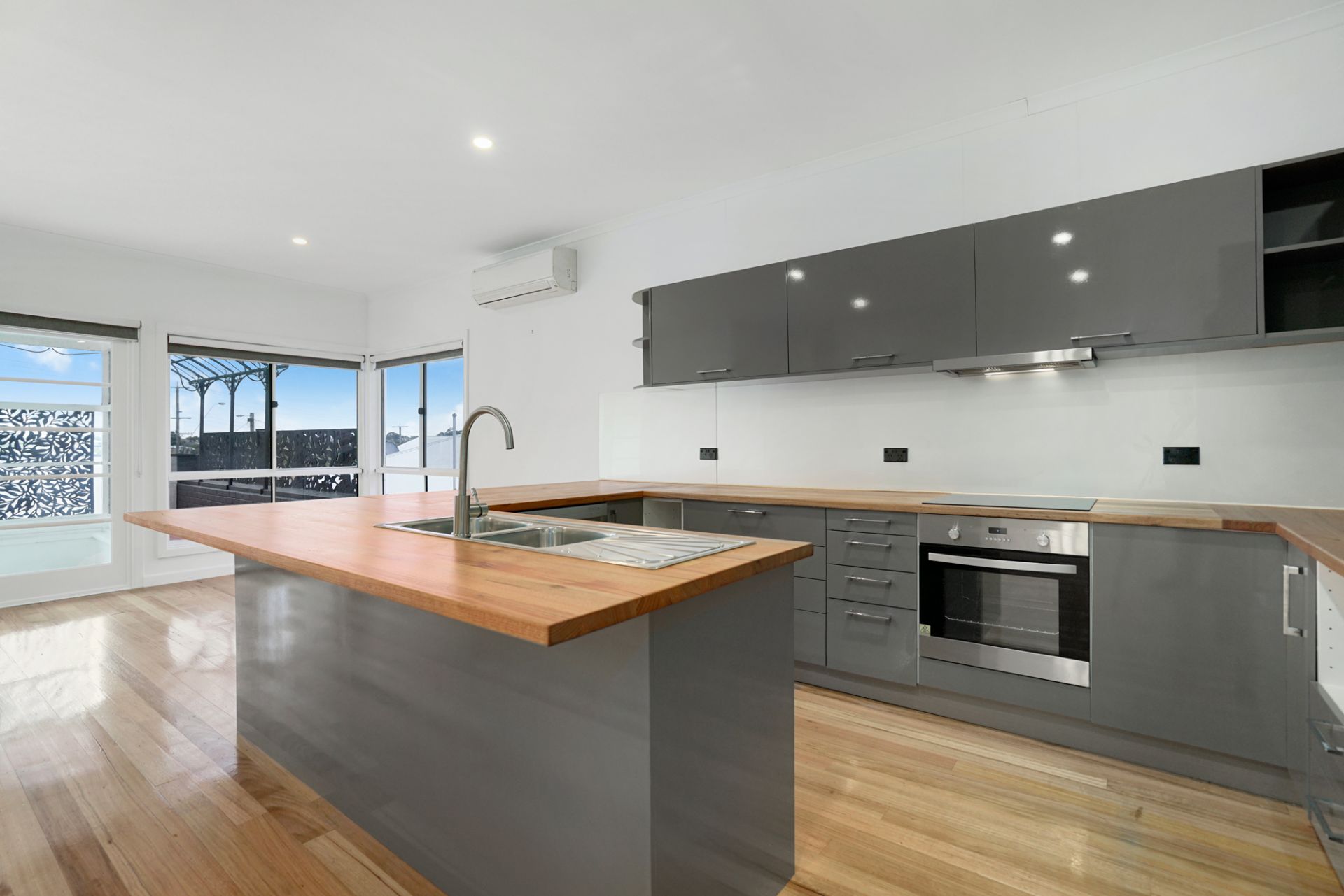 304 Elsworth Street West, Mount Pleasant, Mount Pleasant, Mount Pleasant - Thumbnail 5