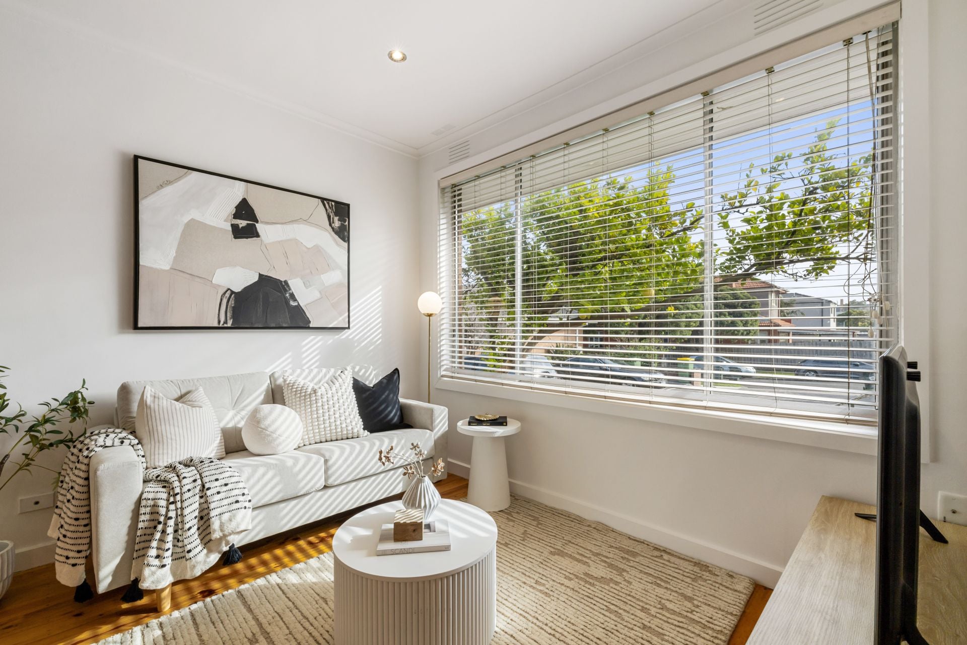 A Stylish Abode In A Central Location