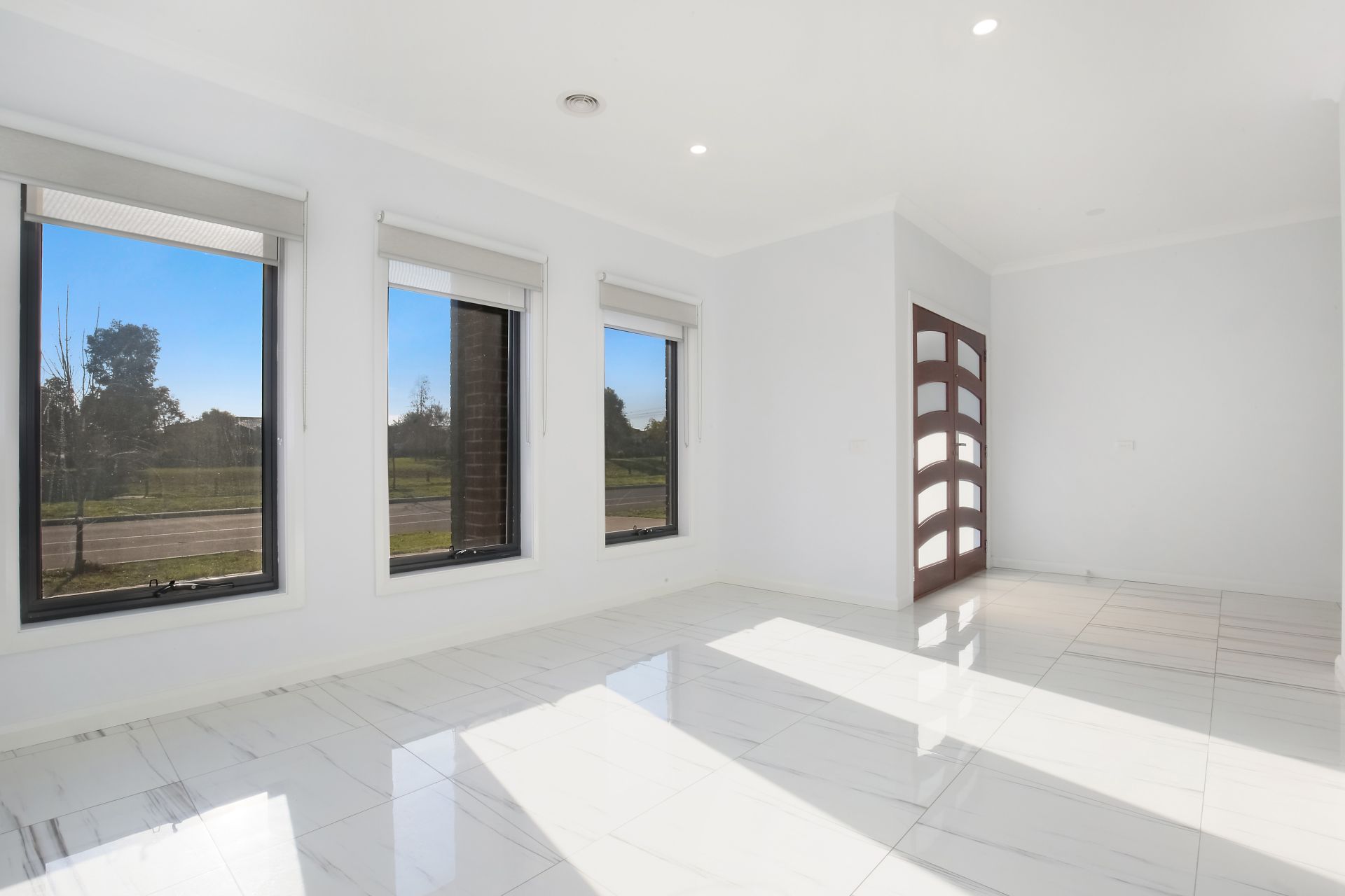 LUXURY LIVING   *Insp Tues 30th July @ 4:30pm*