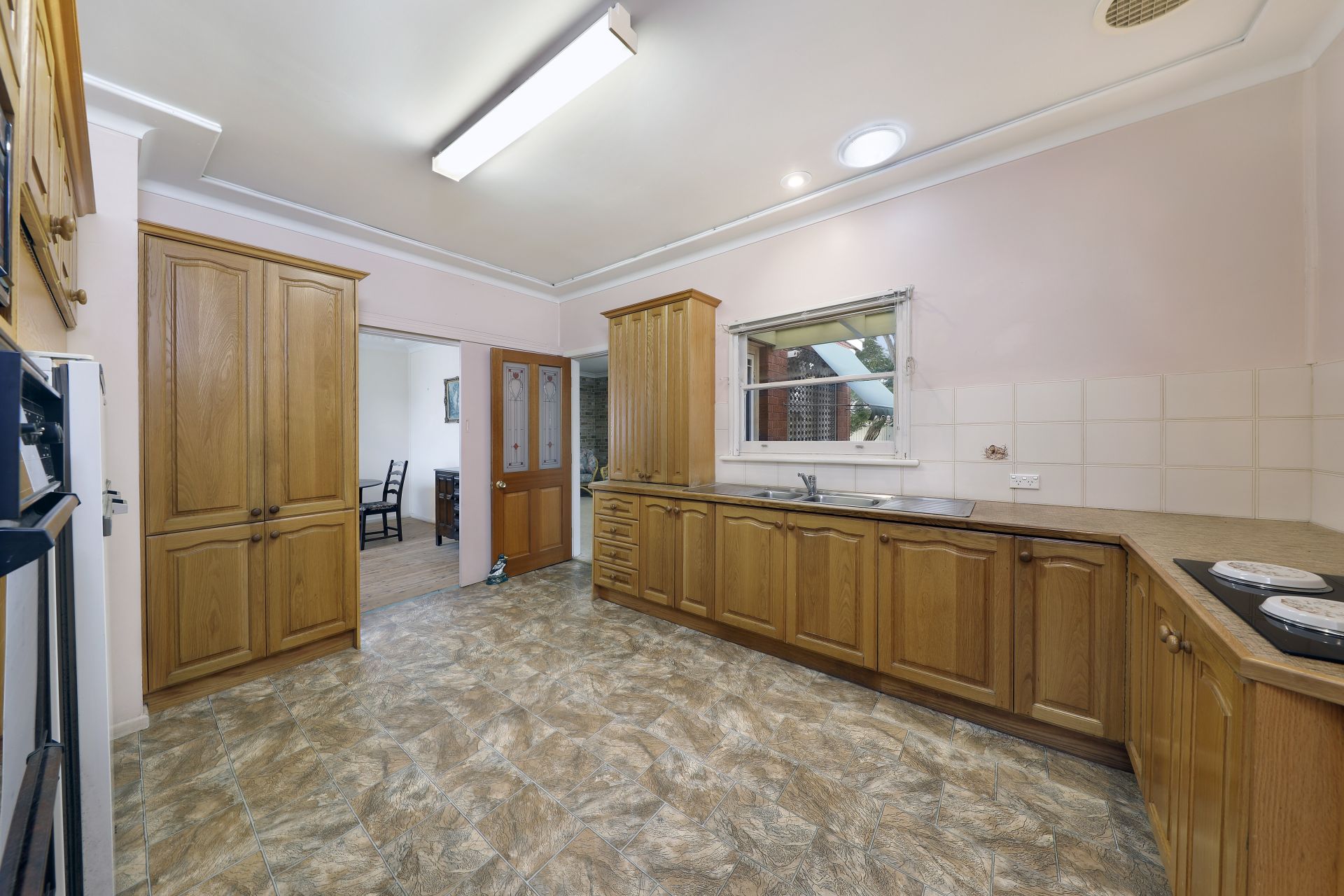 21 Renown Avenue, Miranda, Miranda - Thumbnail 4