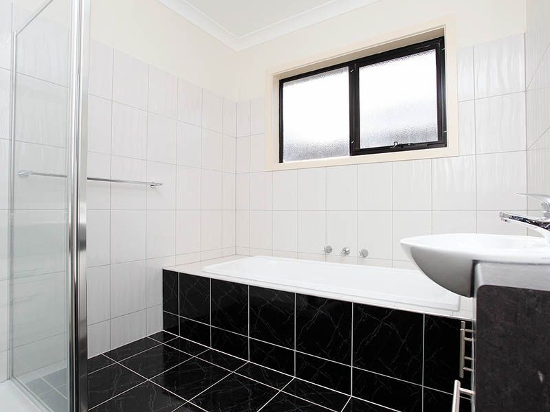 13 Hessing Green, Caroline Springs - Thumbnail 5