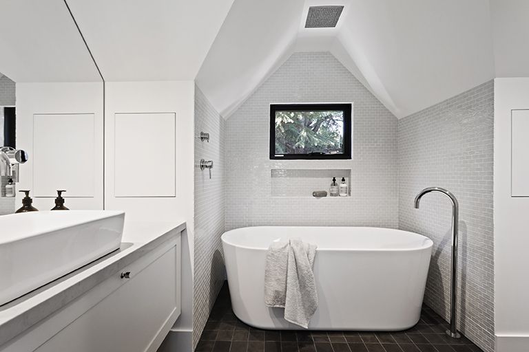 19 Everglades Avenue Leura 2780