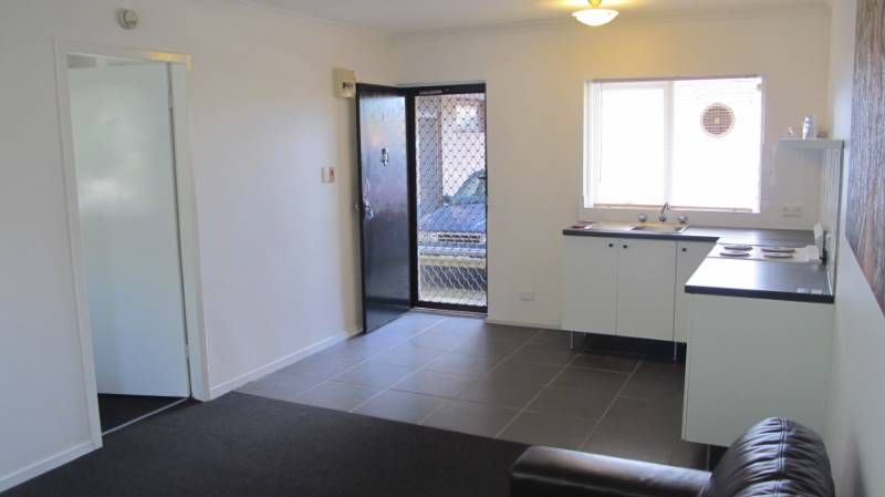 2/13 Ormond Road, West Footscray - Thumbnail 7