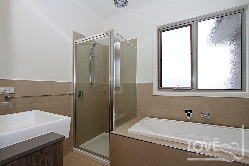 BRAND NEW CONTEMPORARY CHIC