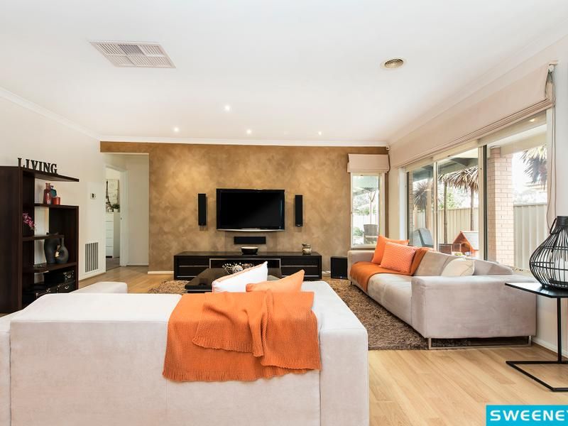 3 Hunts Cross Way, Caroline Springs - Thumbnail 5