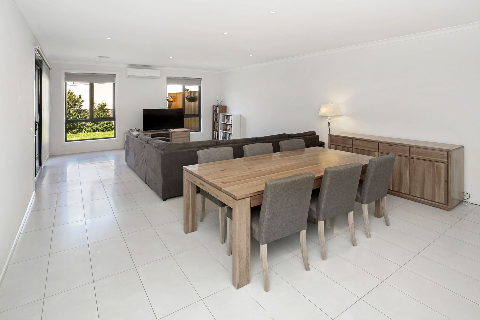 CONTEMPORARY DELIGHT - EPITOME OF ELEGANCE