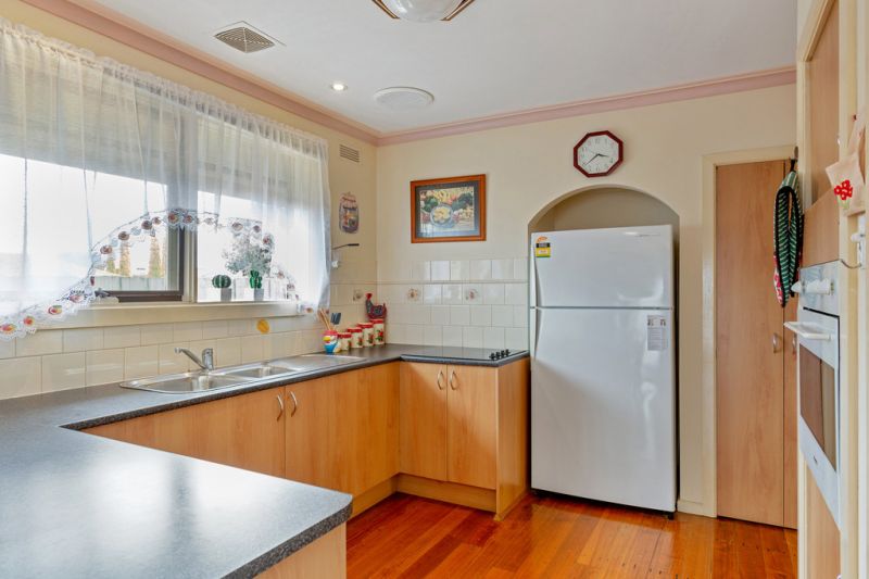 40 Linden Street, Altona Meadows - Thumbnail 3