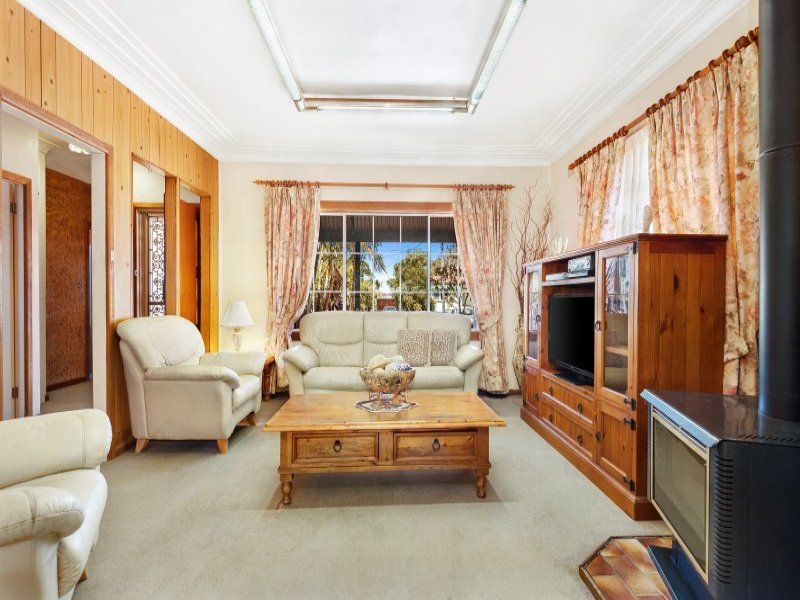 25 Burleigh Avenue, CARINGBAH, Caringbah - Thumbnail 5