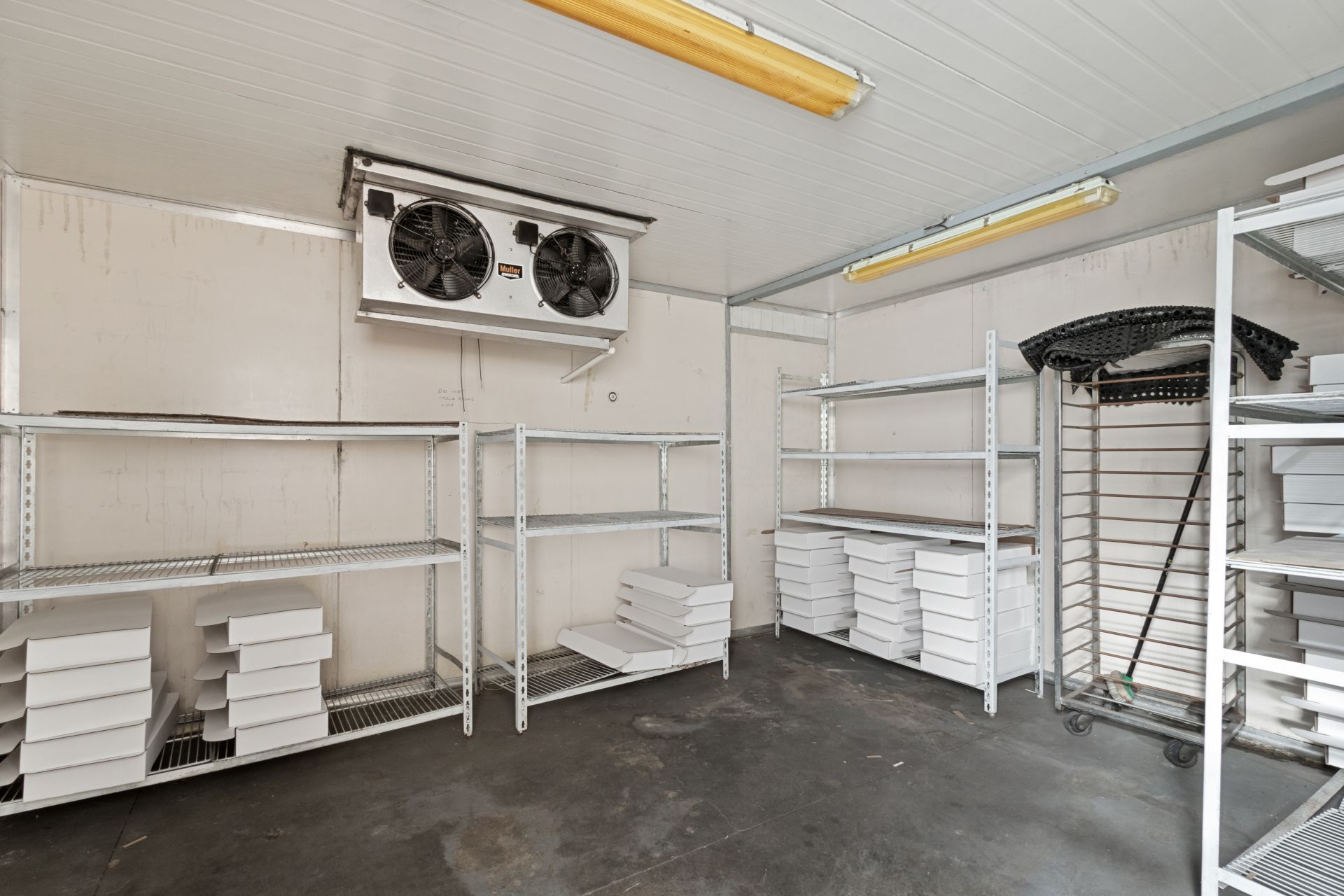 STREET FRONT WAREHOUSE IN THE HEART OF CAMPBELLFIELD