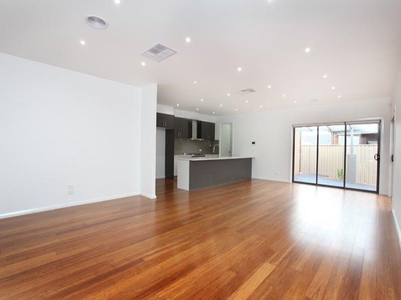 98 Oakview Parade, Caroline Springs - Thumbnail 5