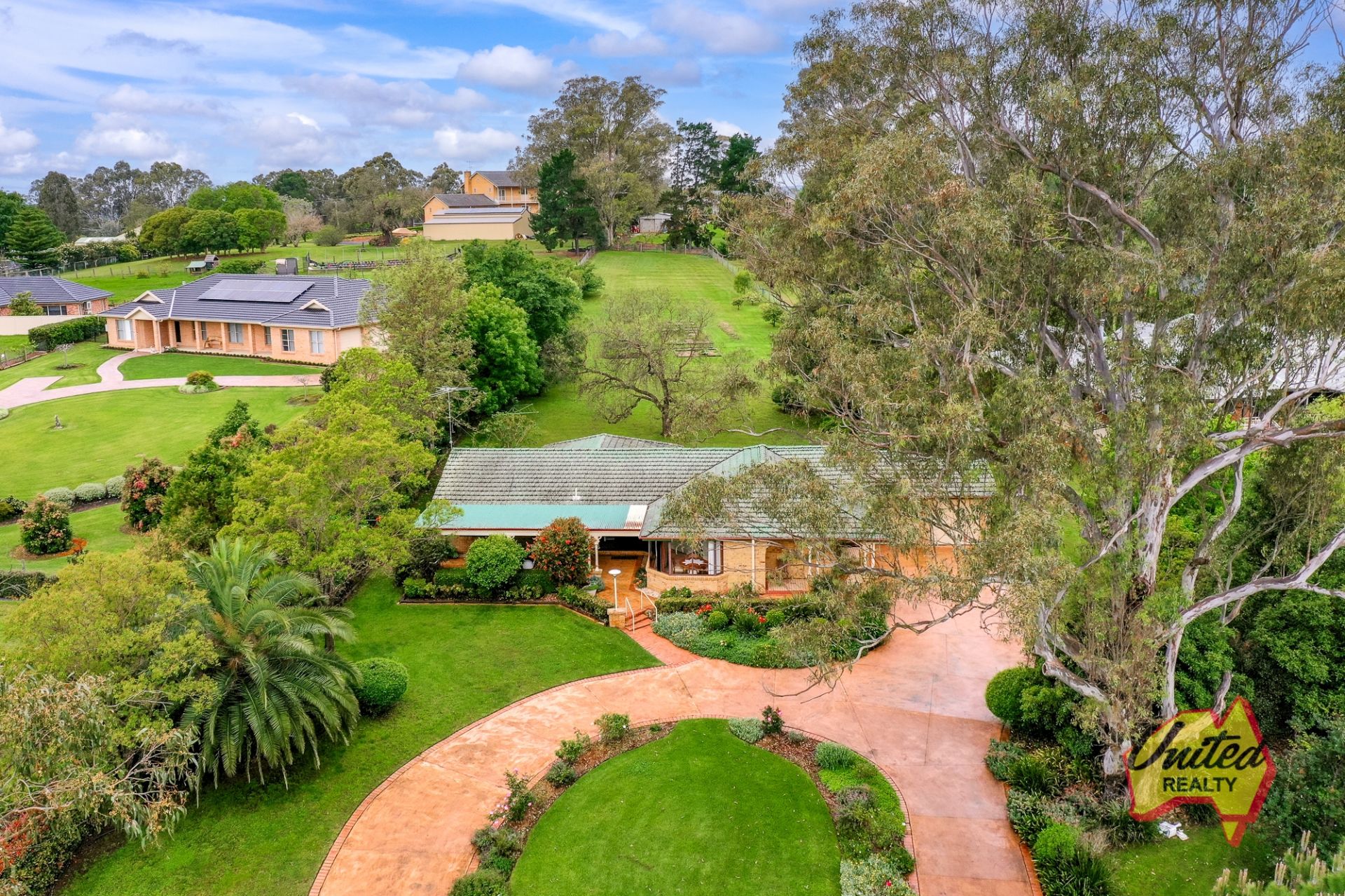 32 Willoughby Circuit, Grasmere United Realty