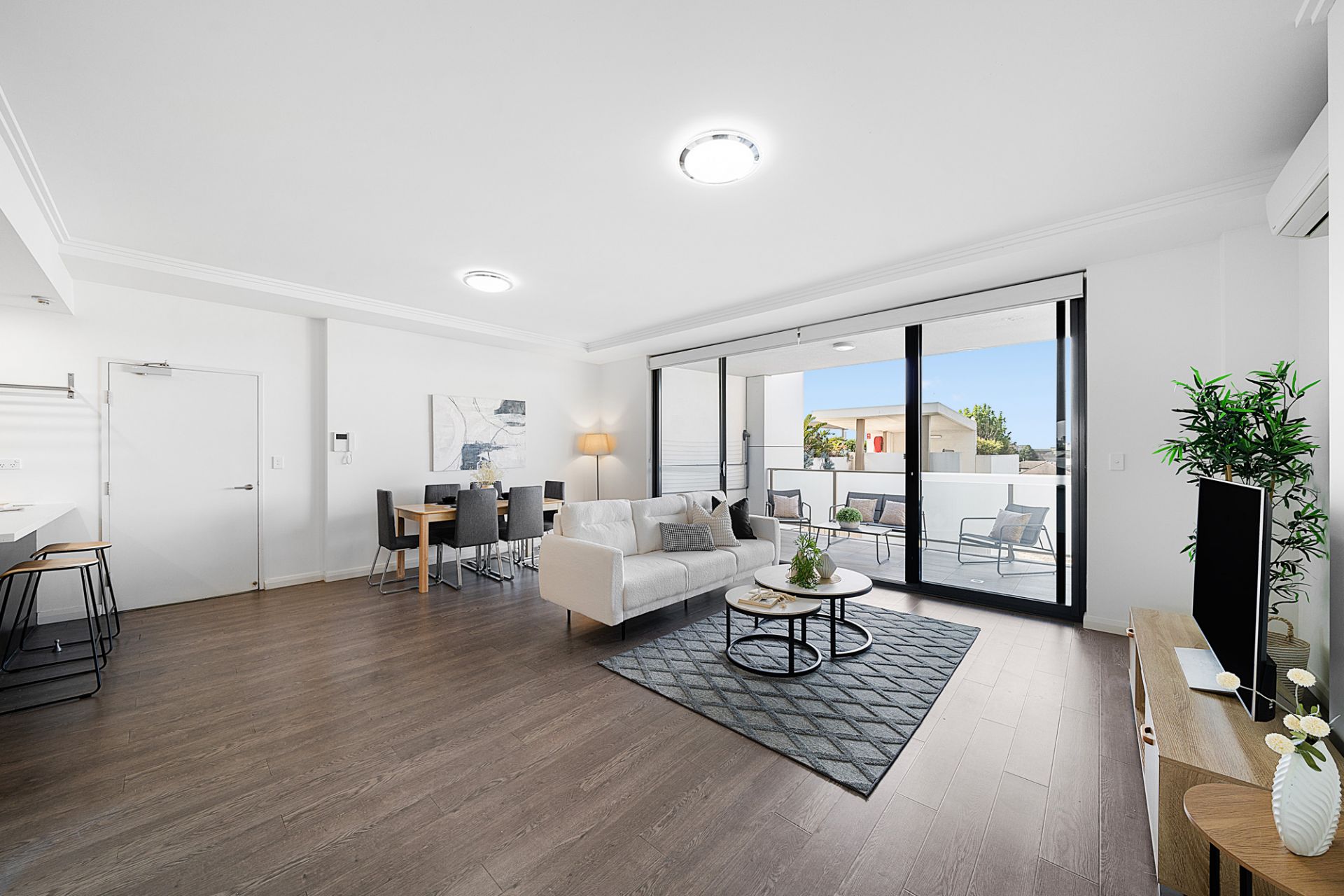 607/4-8 Smallwood Avenue, Homebush, Homebush - Thumbnail 2