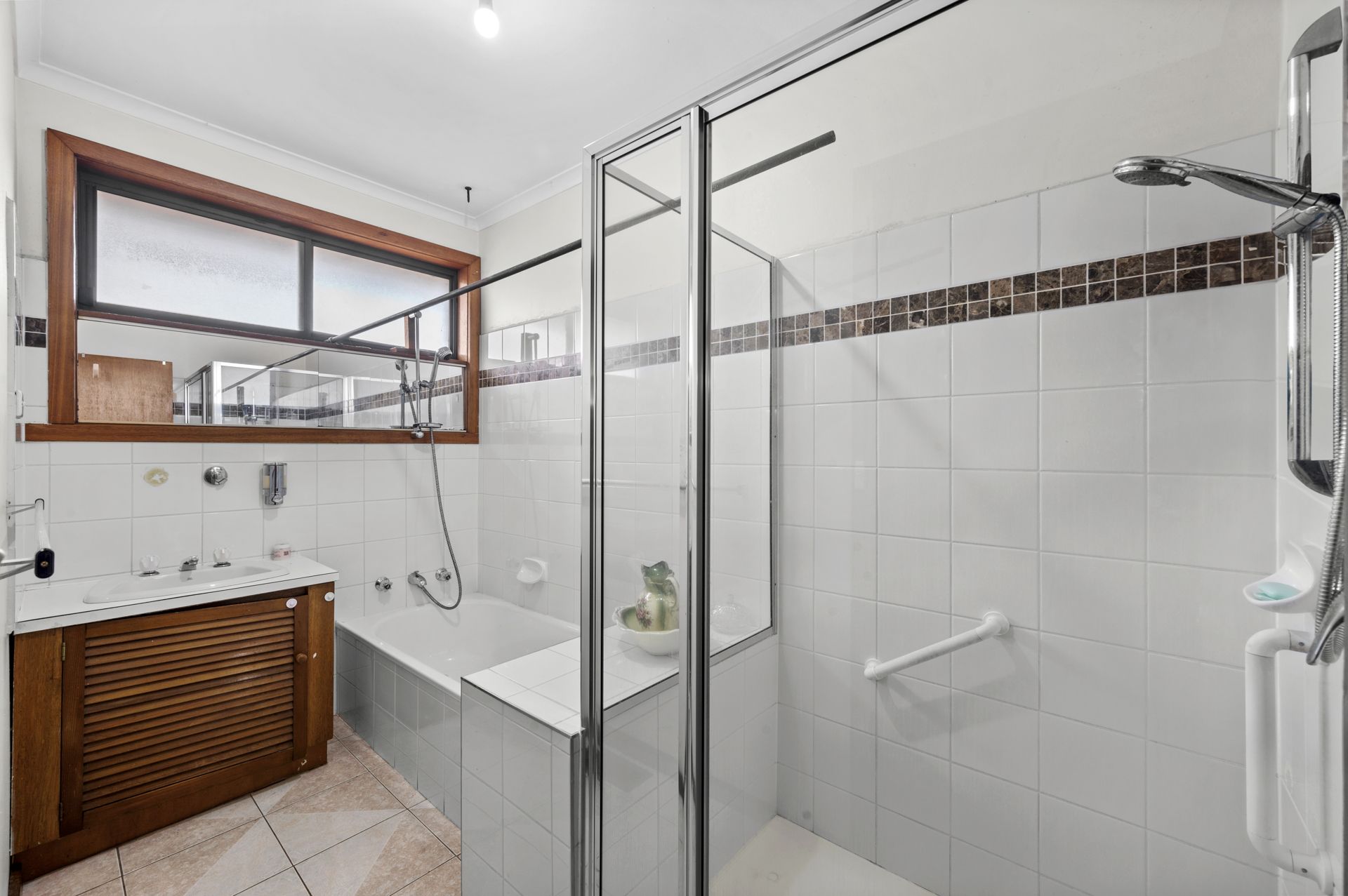 CLASSIC ELEVATED BEAUTY - LAND APPROX 770m2