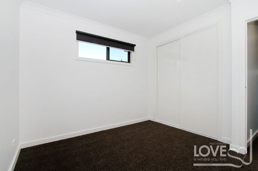 NEAR NEW - QUIET BACK UNIT!