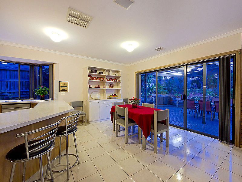13 Larwood Close, Avondale Heights - Thumbnail 3