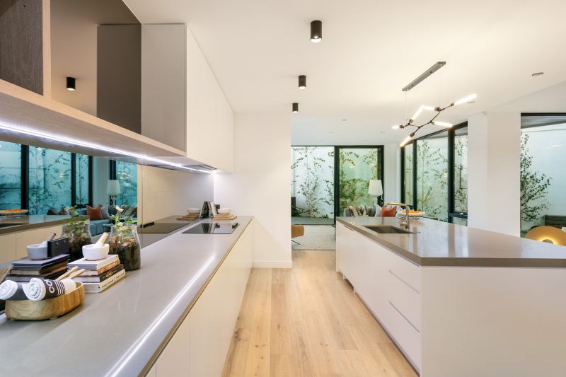 1/7 Orrong Crescent, Caulfield North