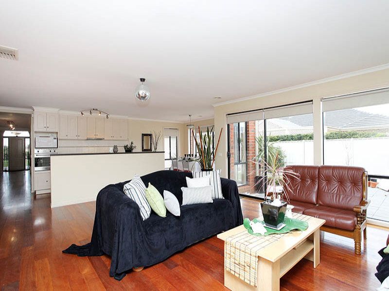 21 Ranmore Grove, Caroline Springs - Thumbnail 5