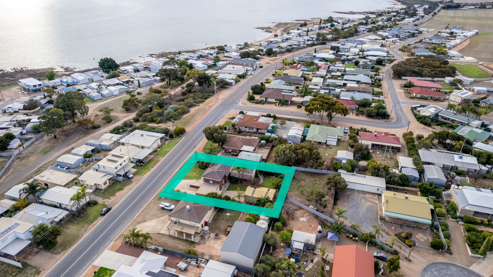 14 Fisherman Bay Road Port Broughton SA, Port Broughton - Thumbnail 2
