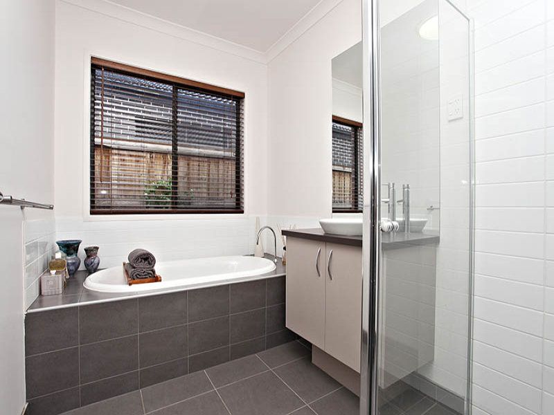 4 Grasswren Rise SOUTH MORANG, South Morang - Thumbnail 5