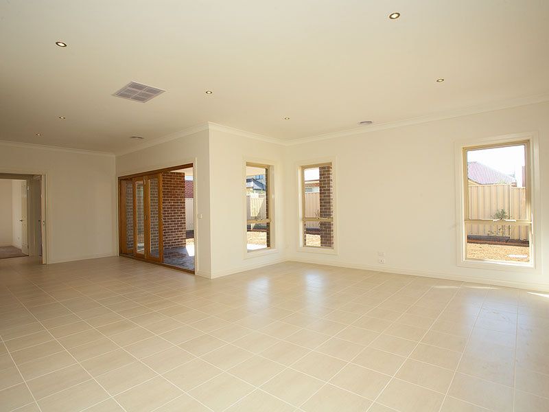 27 The Avenue, Caroline Springs - Thumbnail 5