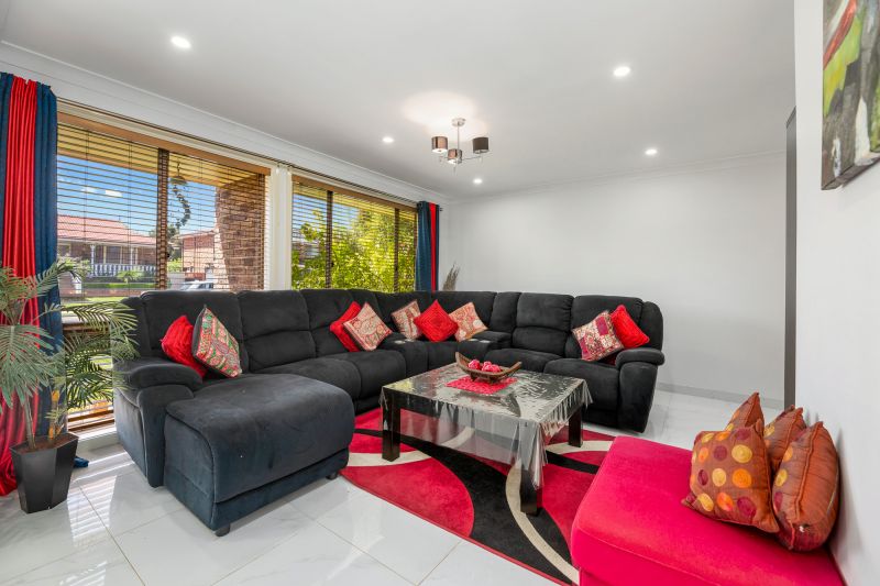 11 Cadman Place, Woodcroft