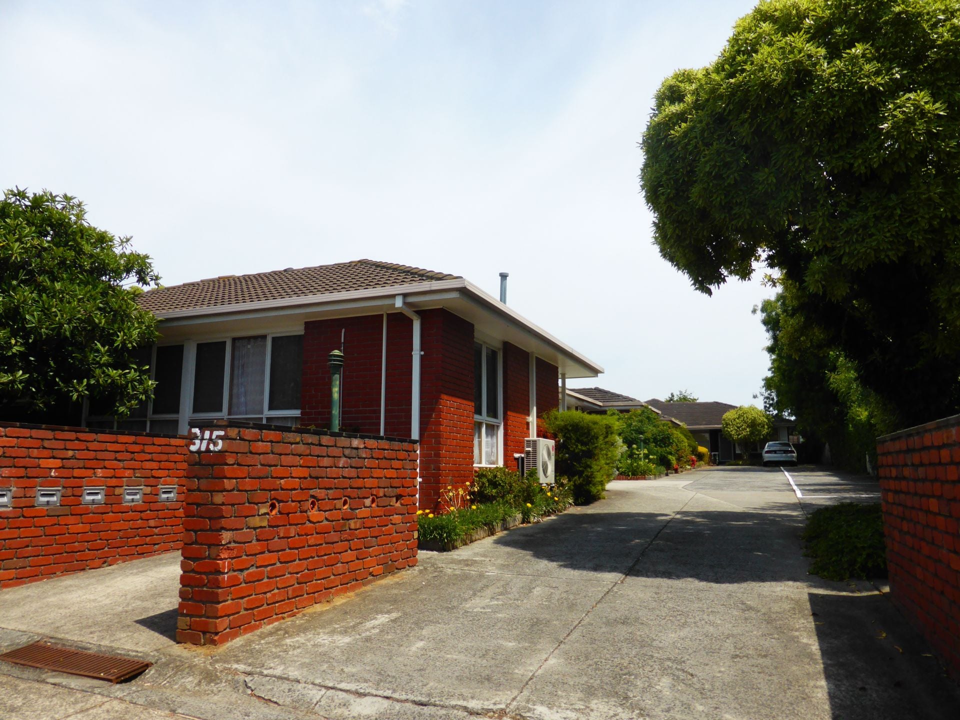 Cosy Unit With Plenty Of Space To Offer!
