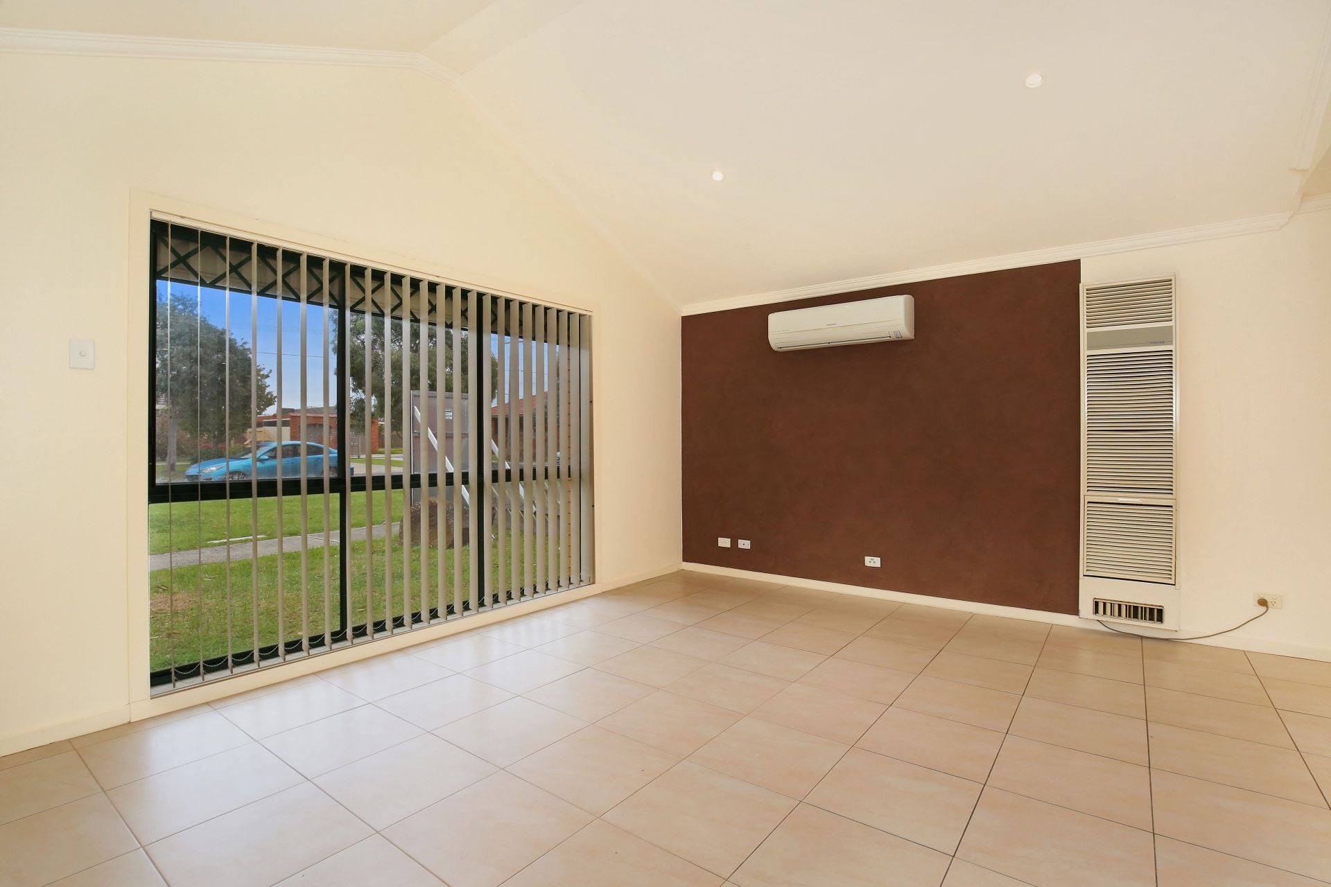 GREAT HOME UNIT & LUXURY LOCATION