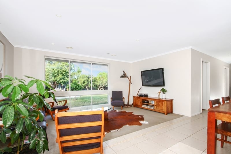 11 Khull Crescent, Kambah - Thumbnail 3