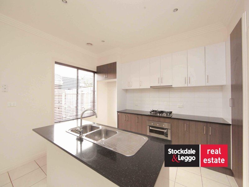 1/2 Leonie Close SOUTH MORANG, South Morang - Thumbnail 4