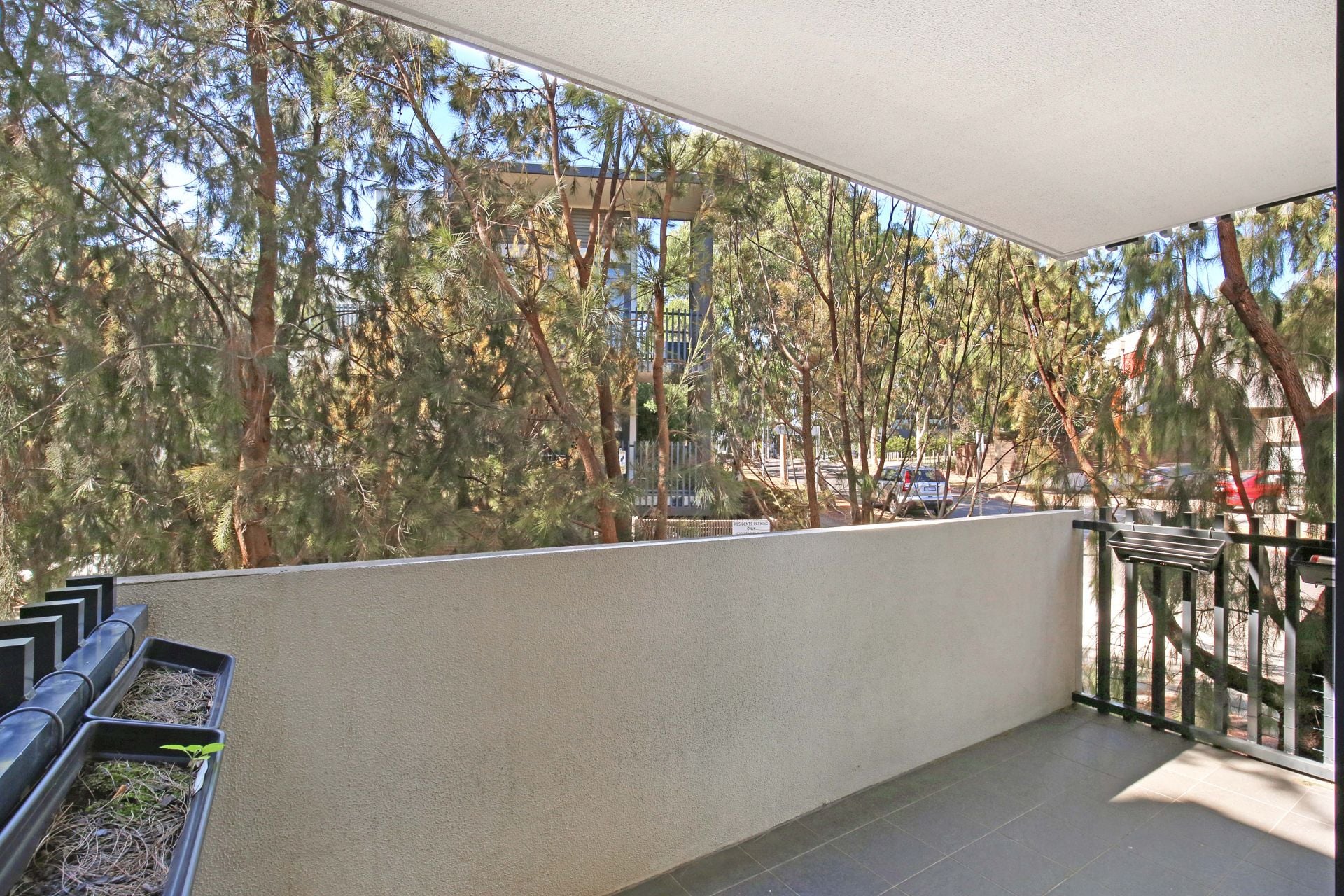 ** Located in the heart of Uni Hill**