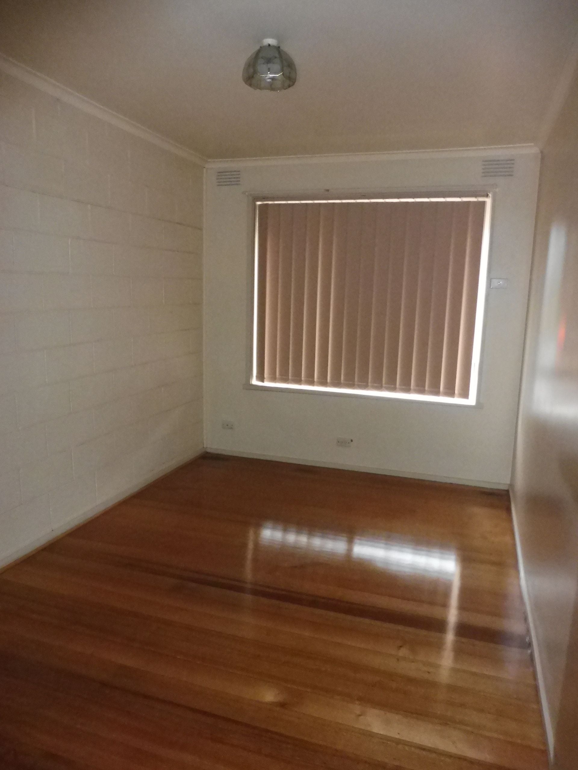 2 BEDROOM UNIT IN A PERFECT LOCATION!