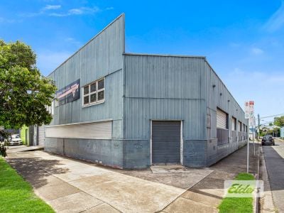 WAREHOUSE FOR SALE IN OLYMPIC CENTRAL!