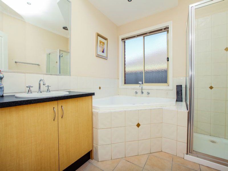 8 Netherton Place, Caroline Springs - Thumbnail 7