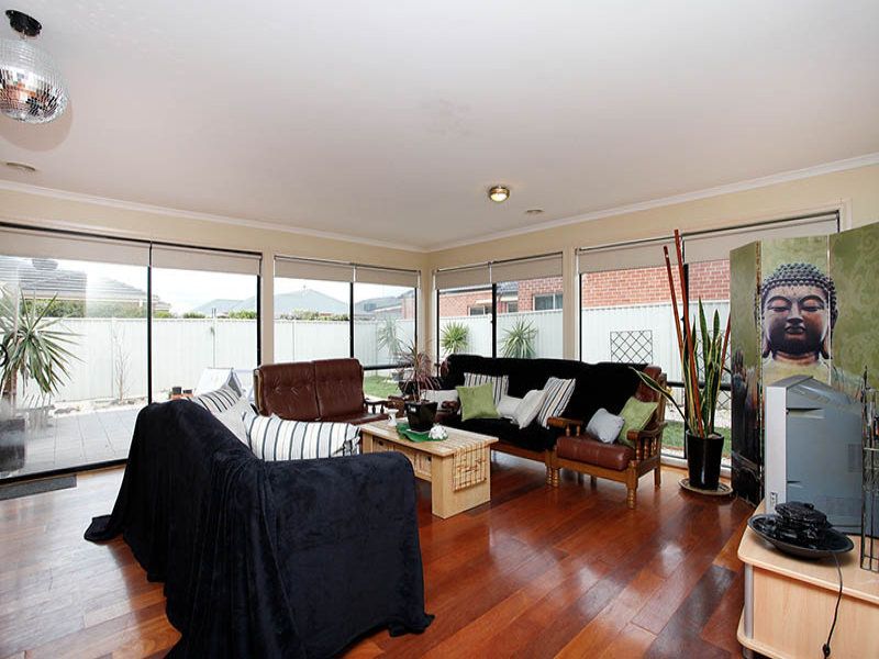 21 Ranmore Grove, Caroline Springs - Thumbnail 6