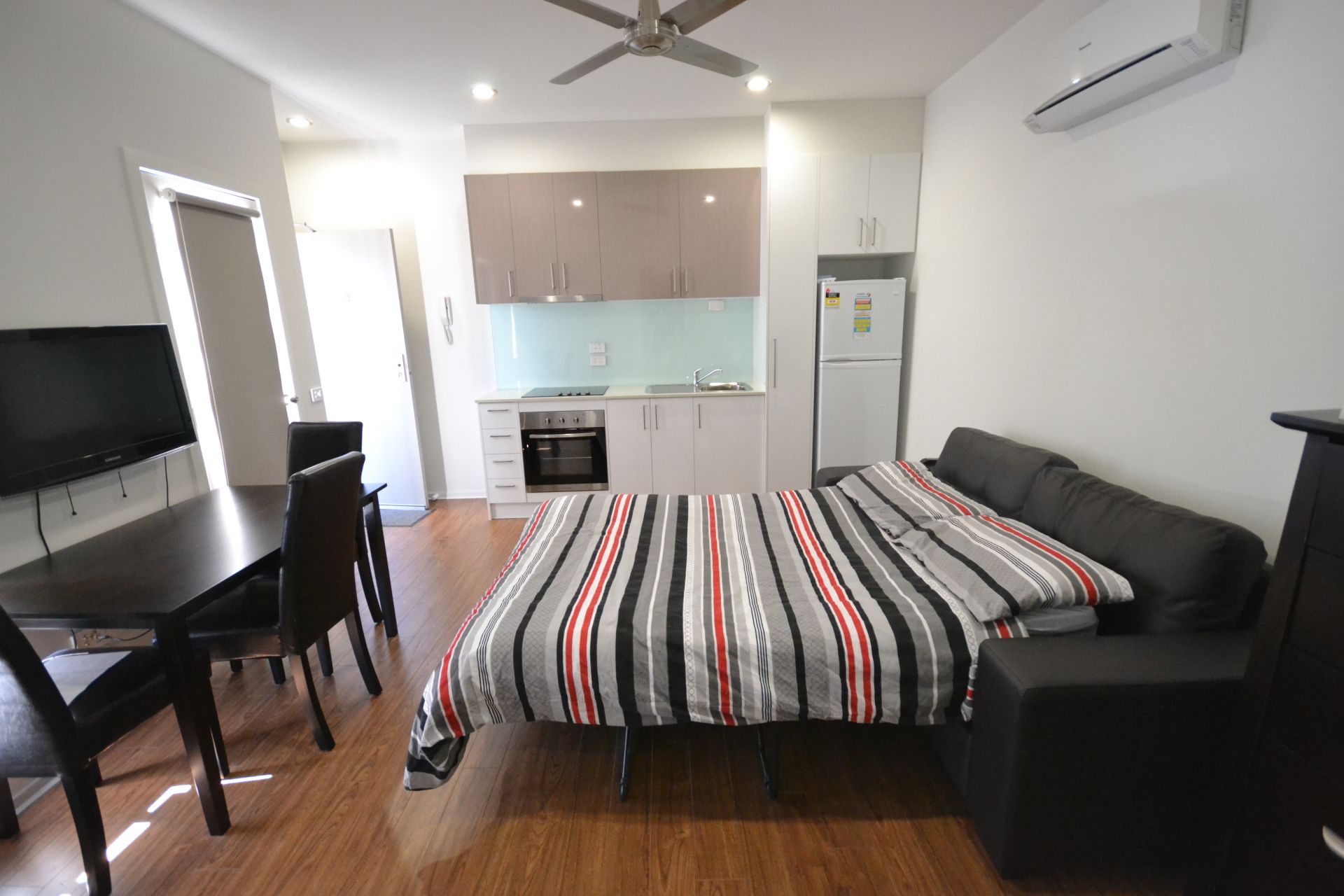 AS NEW & FULLY FURNISHED