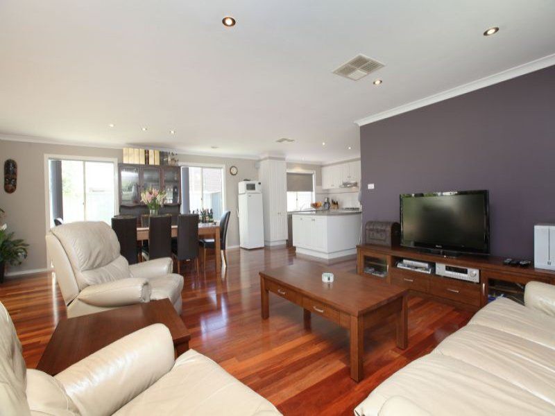 4 Hunts Cross Way, Caroline Springs - Thumbnail 6