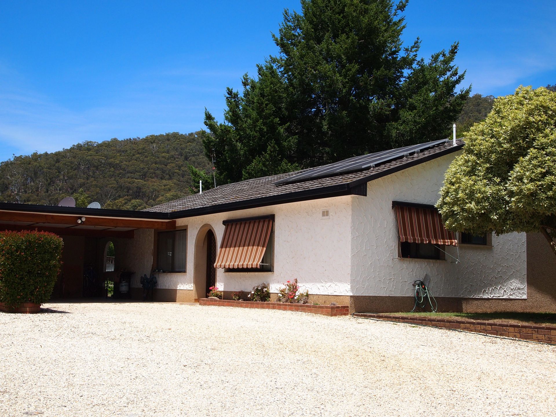 2/896 Great Alpine Road, Freeburgh Dickens Real Estate