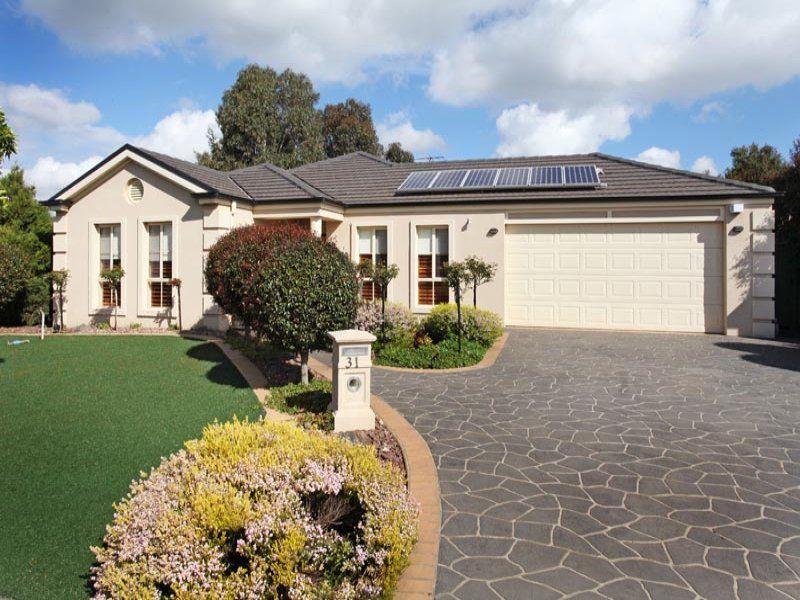 31 Goulburn Circuit, Caroline Springs - Thumbnail 2