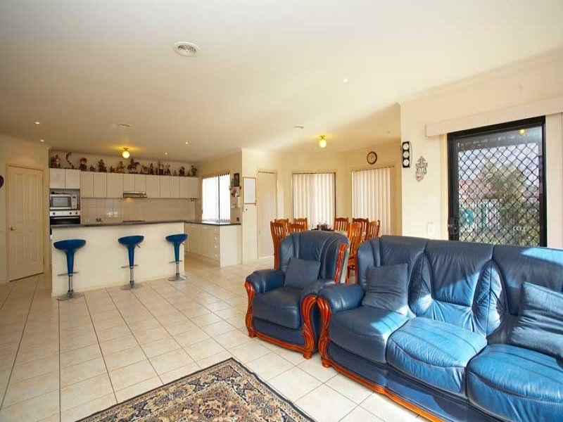 15 Netherton Place, Caroline Springs - Thumbnail 4