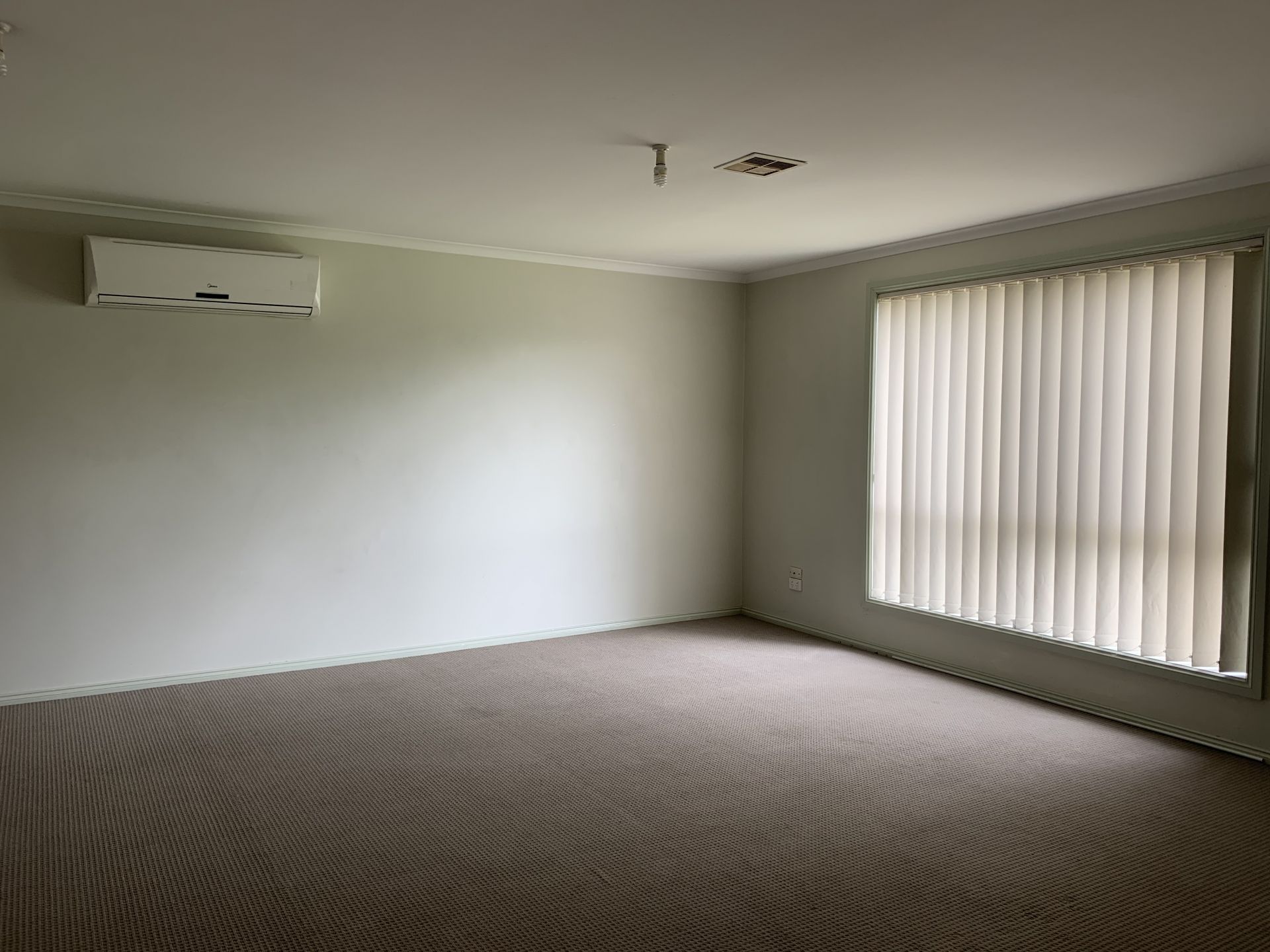 GREAT LOCATION!