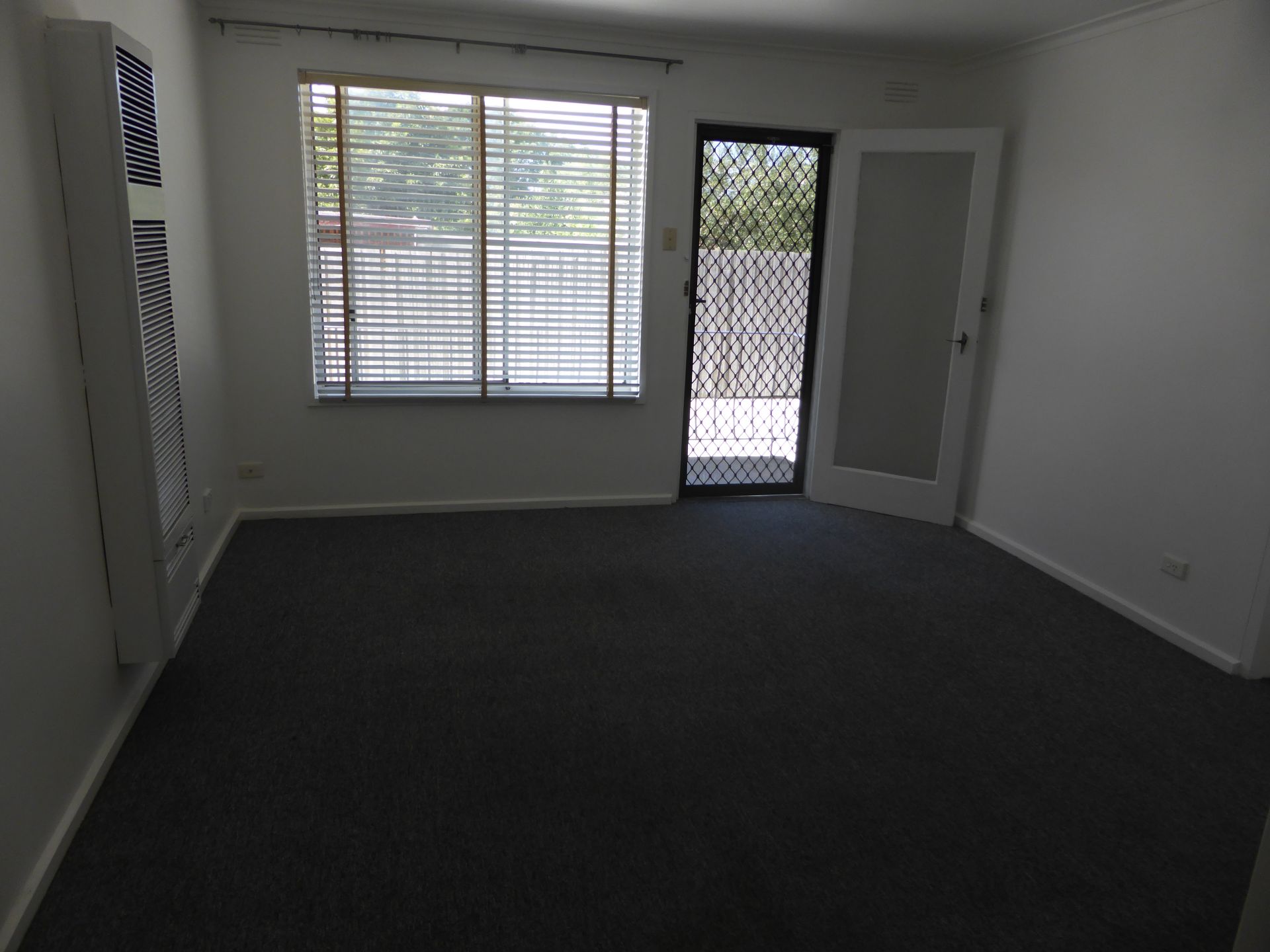 Bright Ground Floor Apartment in Quiet Block