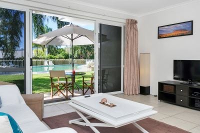 302/305-341 Coral Coast Drive, Palm Cove